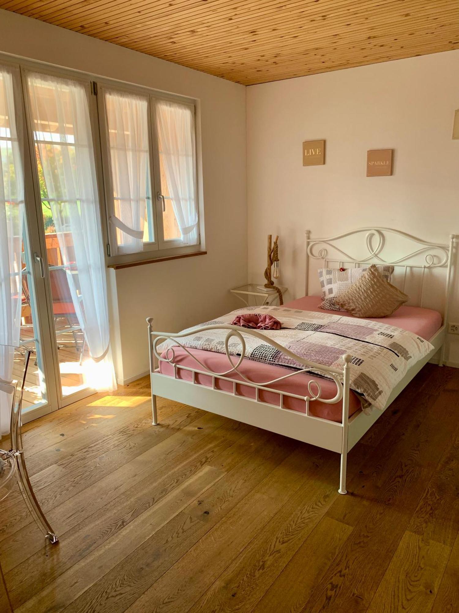 Conny'S B&B Niederweningen Eksteriør billede