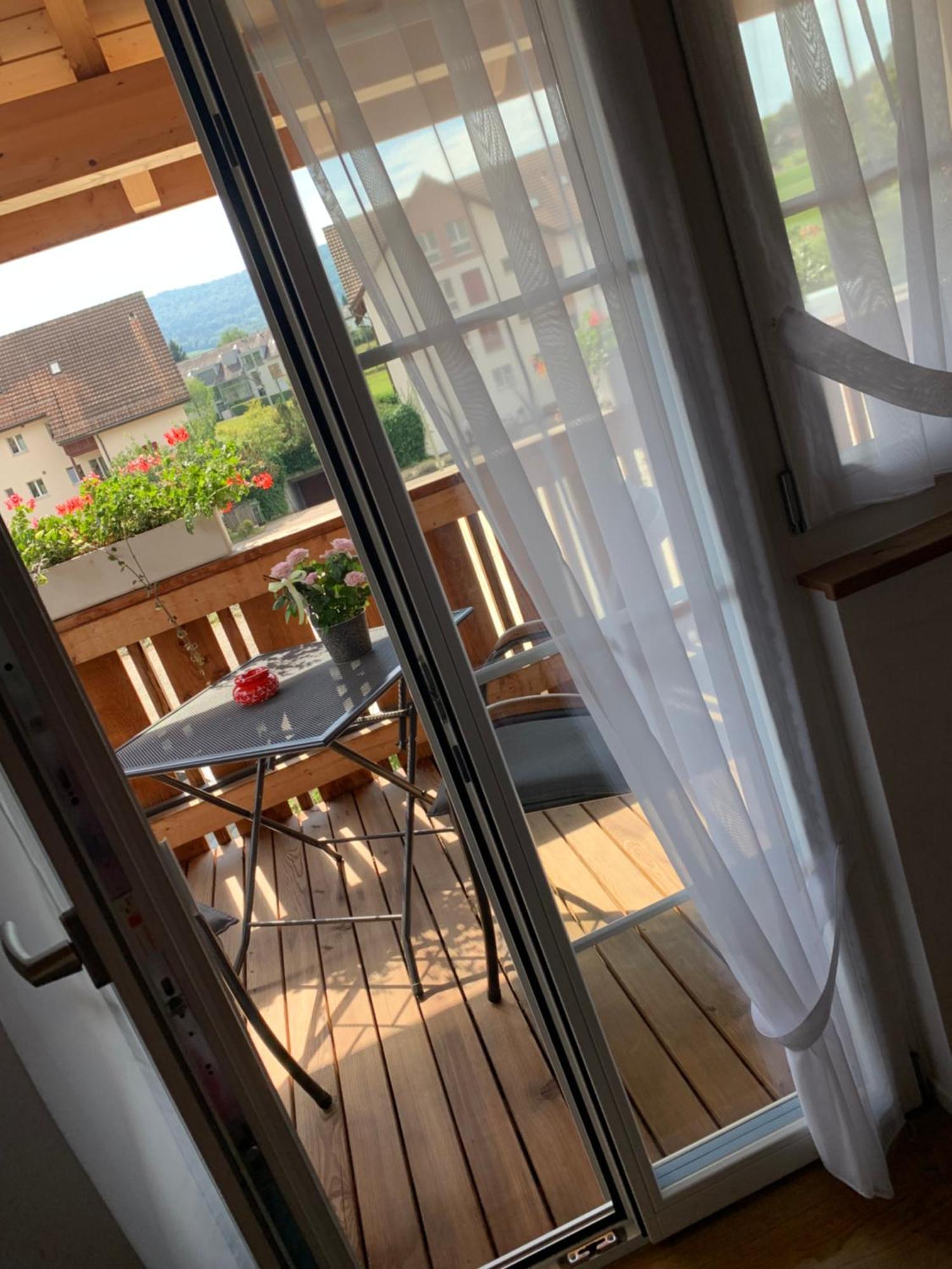 Conny'S B&B Niederweningen Eksteriør billede