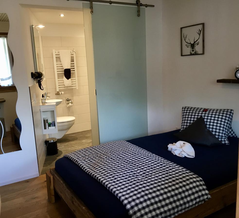 Conny'S B&B Niederweningen Eksteriør billede