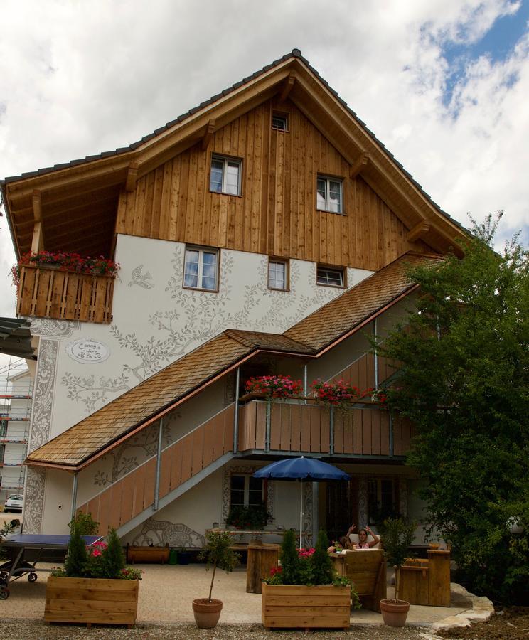 Conny'S B&B Niederweningen Eksteriør billede
